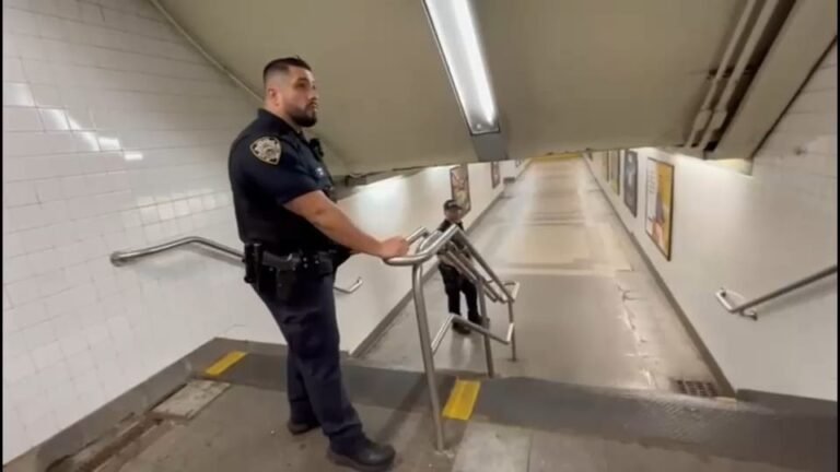 Neugeborenes Mädchen in U-Bahn-Station in Midtown Manhattan zurückgelassen – in stabilem Zustand ins Krankenhaus gebracht