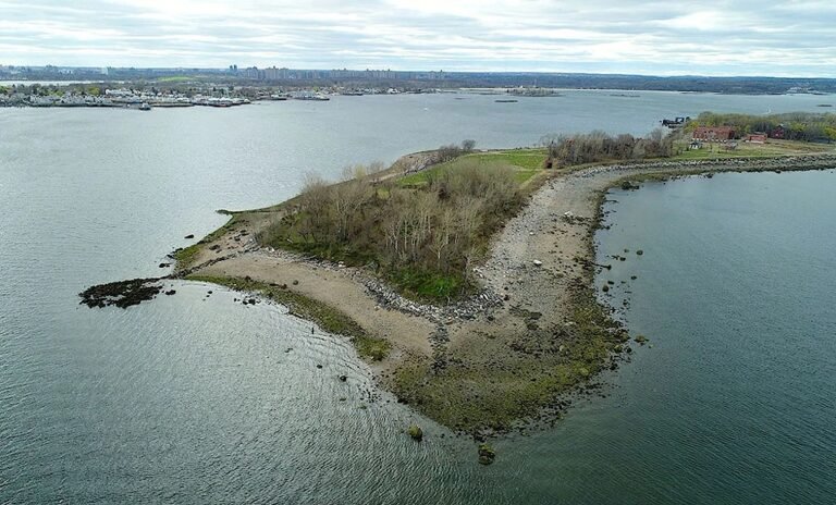 Hart Island – die Insel, auf der eine Millionen Menschen begraben sind, wird bald als Park genutzt