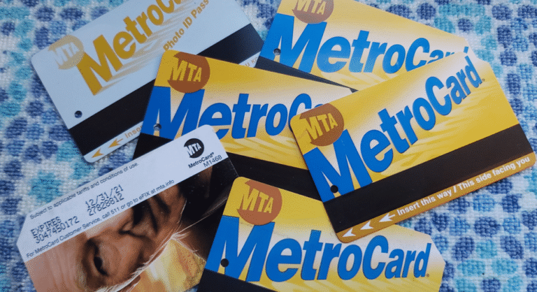 Zum Ruhestand der MetroCard – Das New York Transit Museum erzählt die Geschichte der legendären gelben Karte