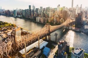 Zwei Tote nach frontalem Zusammenstoß zwischen illegalem Hochgeschwindigkeits-E-Scooter und Rennrad auf der Queensboro Bridge